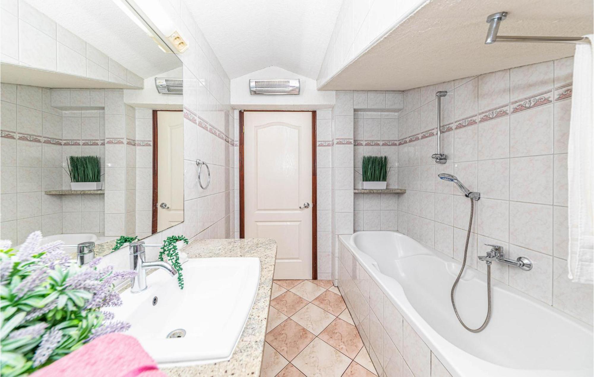 Nice Apartment In Kastel Stafilic With Sauna Kaštela Kültér fotó