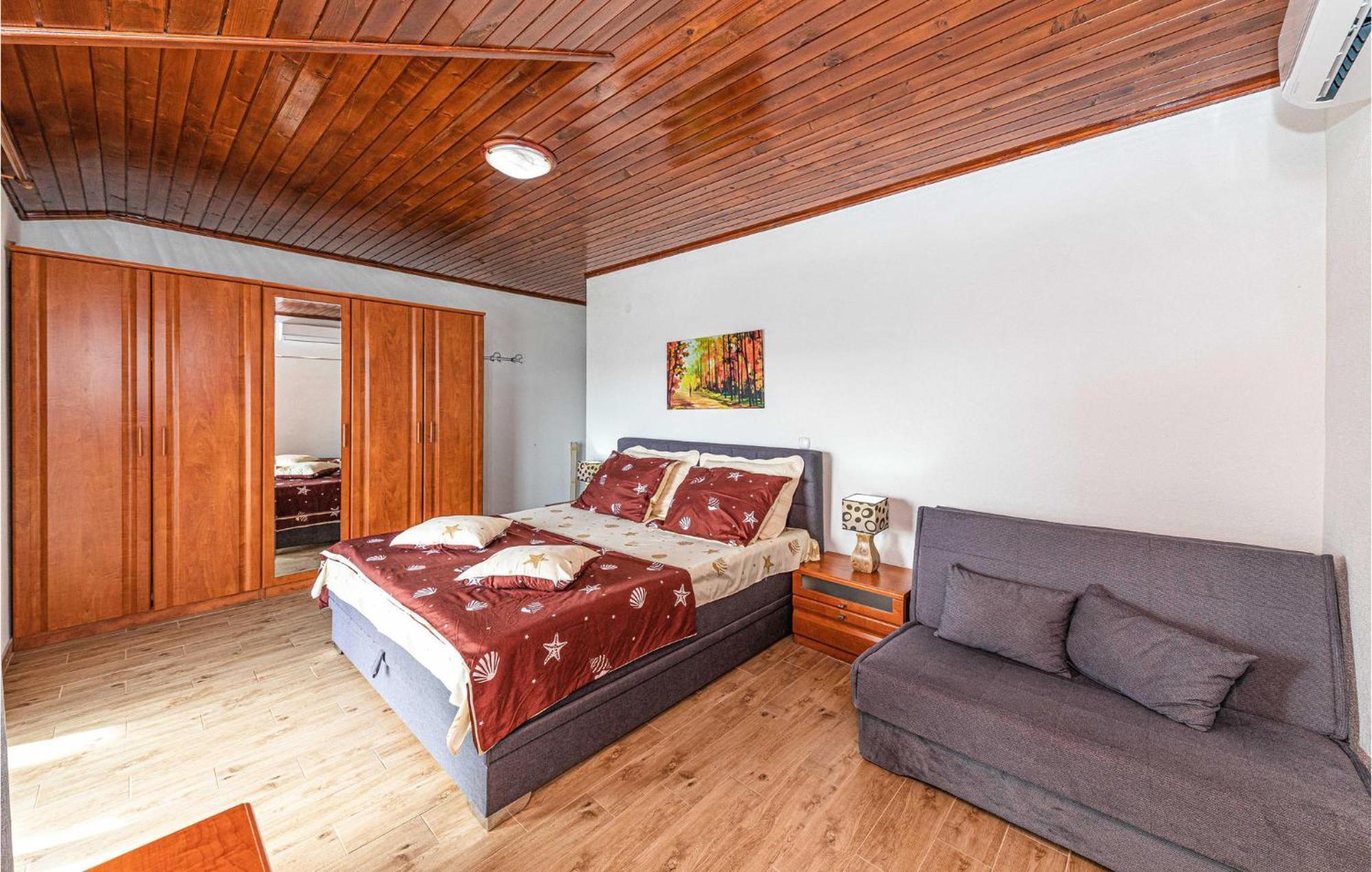 Nice Apartment In Kastel Stafilic With Sauna Kaštela Kültér fotó