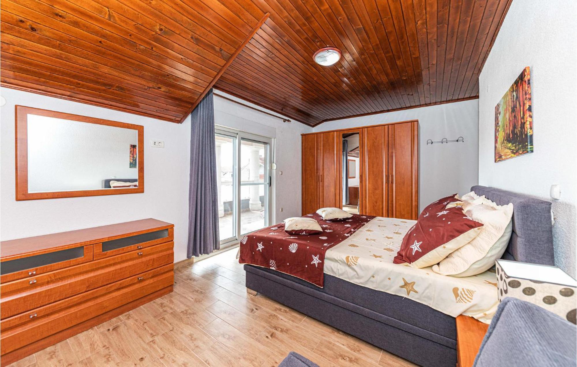 Nice Apartment In Kastel Stafilic With Sauna Kaštela Kültér fotó