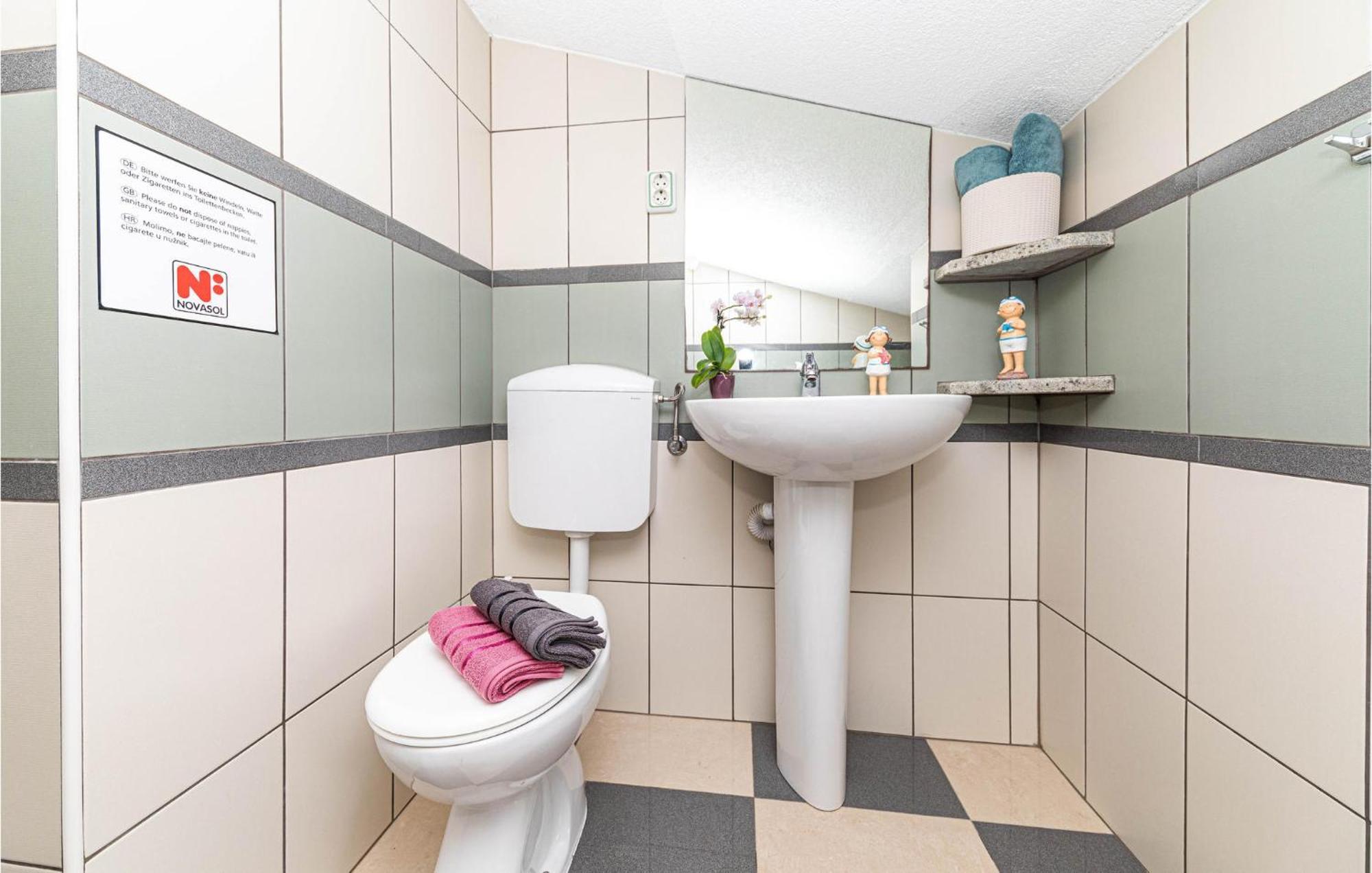 Nice Apartment In Kastel Stafilic With Sauna Kaštela Kültér fotó